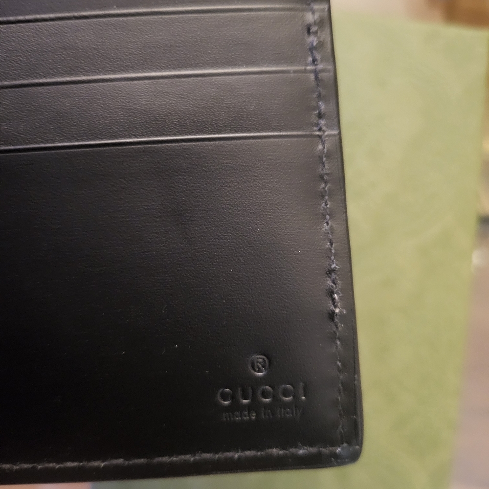 Authentic GG Supreme Bifold Wallet - Picture 8 of 8